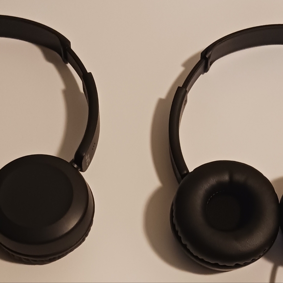 2-JVC (Powerful) Headphones-(Black)-(Pre-owned)-(New Condition)-$35.00 - Picture 2 of 4